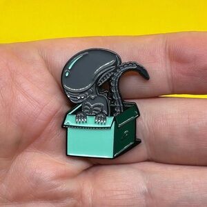 Alien Enamel Pin - NWOT

1 for $6
2 for $8
3 for $12
4 for $15